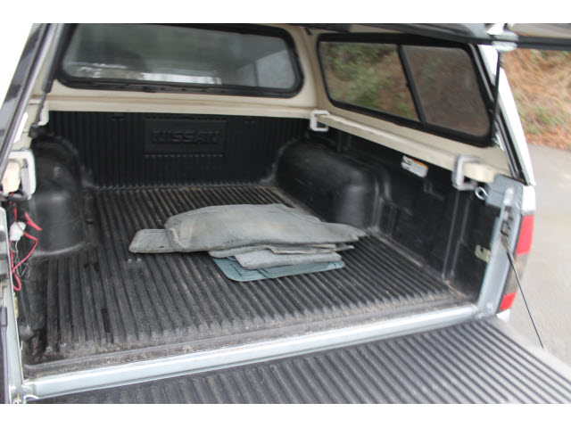 Nissan Frontier 2001 photo 5