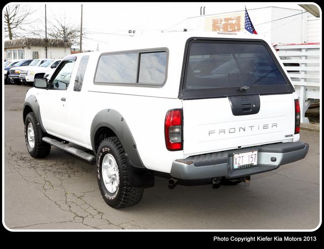 Nissan Frontier 2001 photo 2