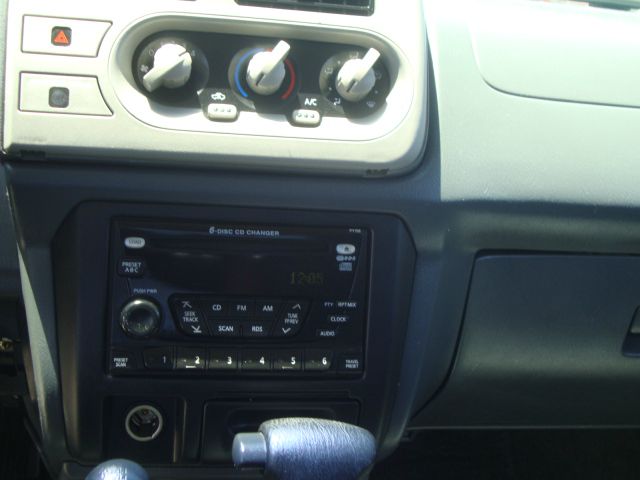 Nissan Frontier 2001 photo 8