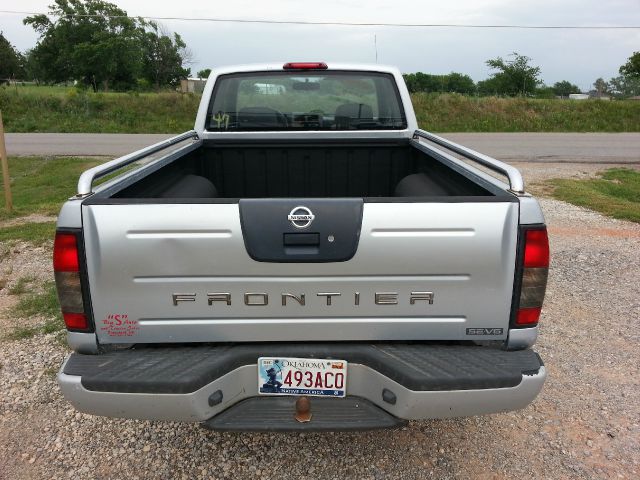 Nissan Frontier 2001 photo 2