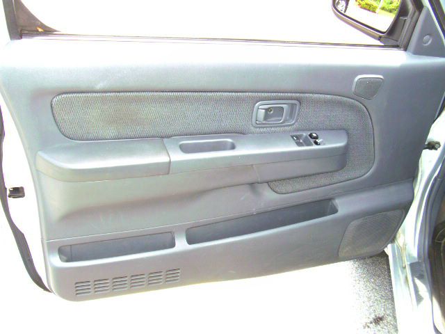 Nissan Frontier 2001 photo 13