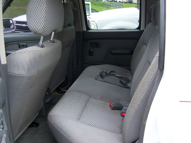 Nissan Frontier 2002 photo 2