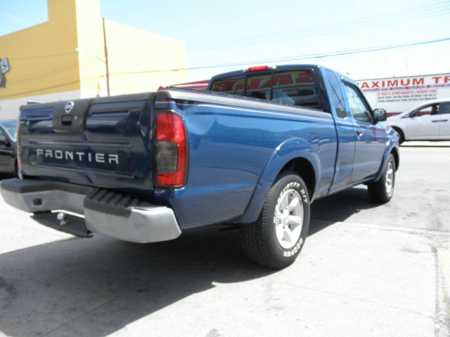 Nissan Frontier 2002 photo 2