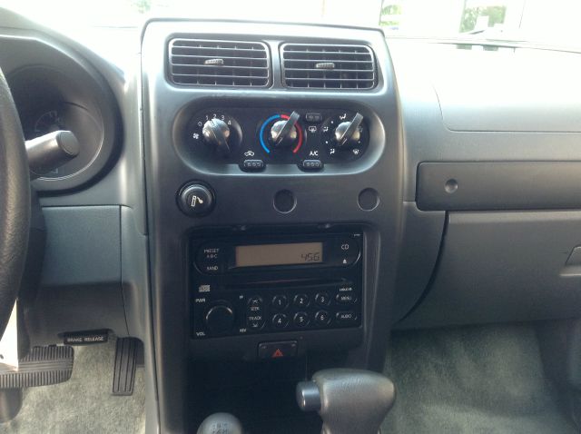 Nissan Frontier 2002 photo 19