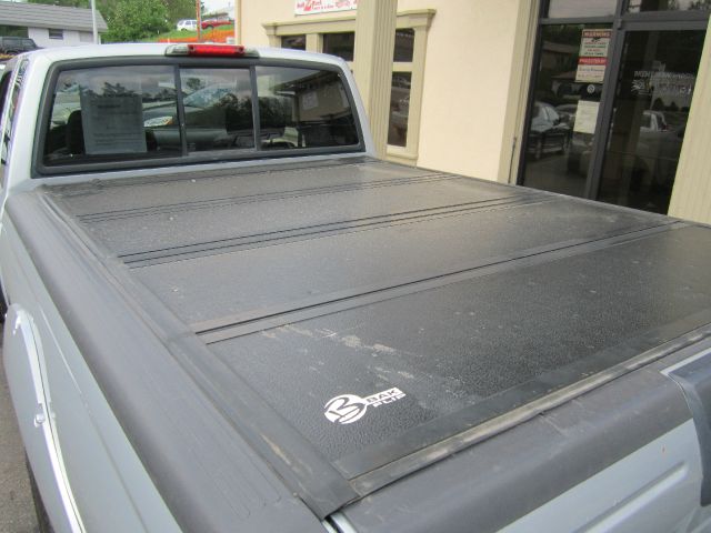 Nissan Frontier 2002 photo 2