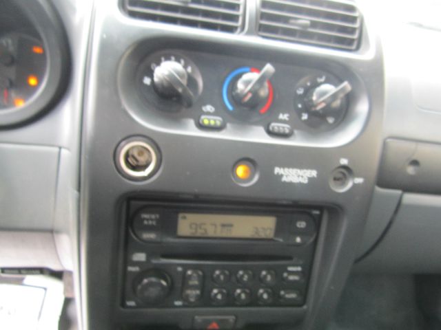 Nissan Frontier 2002 photo 9