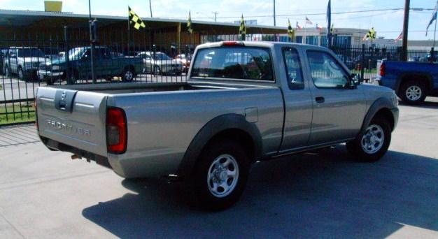 Nissan Frontier 2002 photo 2