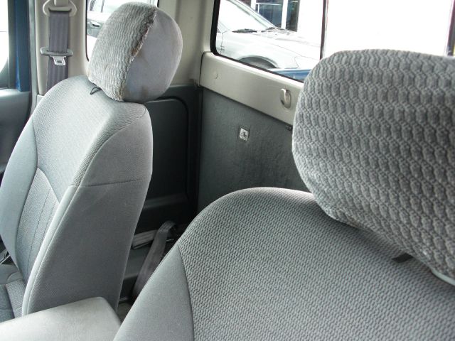 Nissan Frontier 2002 photo 6