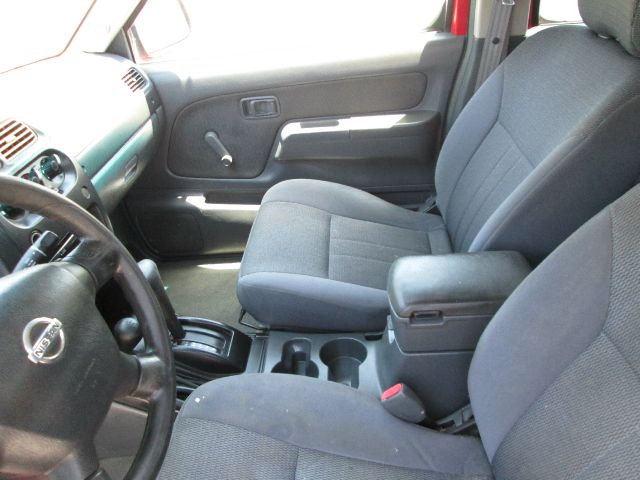 Nissan Frontier 2002 photo 2