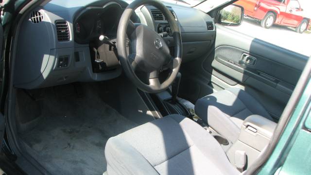 Nissan Frontier 2002 photo 2