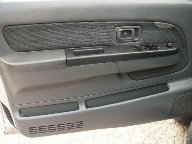 Nissan Frontier 2002 photo 3