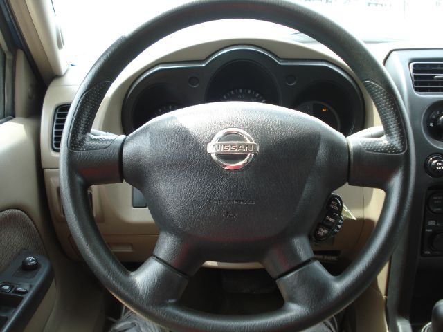 Nissan Frontier 2003 photo 2