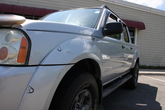 Nissan Frontier 2003 photo 8