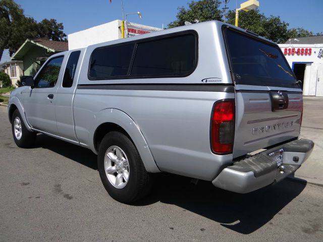 Nissan Frontier 2003 photo 2