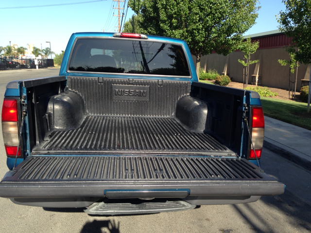 Nissan Frontier 2003 photo 1