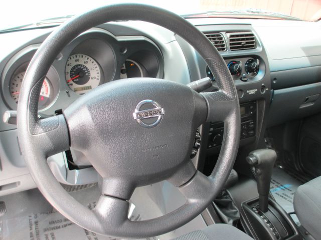 Nissan Frontier 2004 photo 11