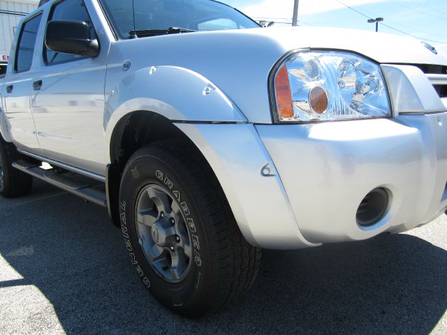 Nissan Frontier 2004 photo 2