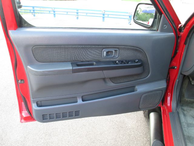 Nissan Frontier 2004 photo 20