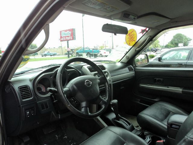 Nissan Frontier 2004 photo 2