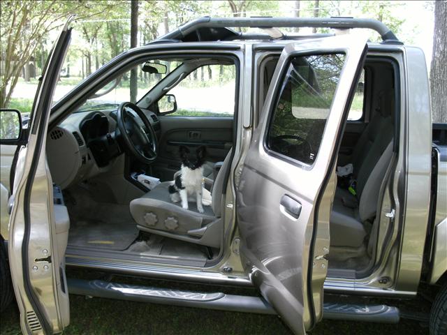 Nissan Frontier 2004 photo 2