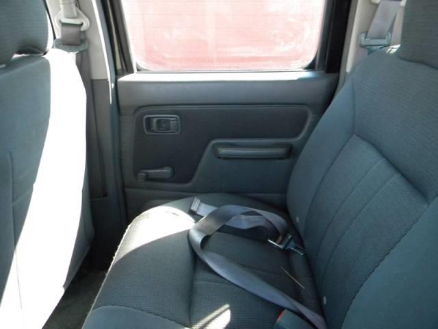 Nissan Frontier 2004 photo 17