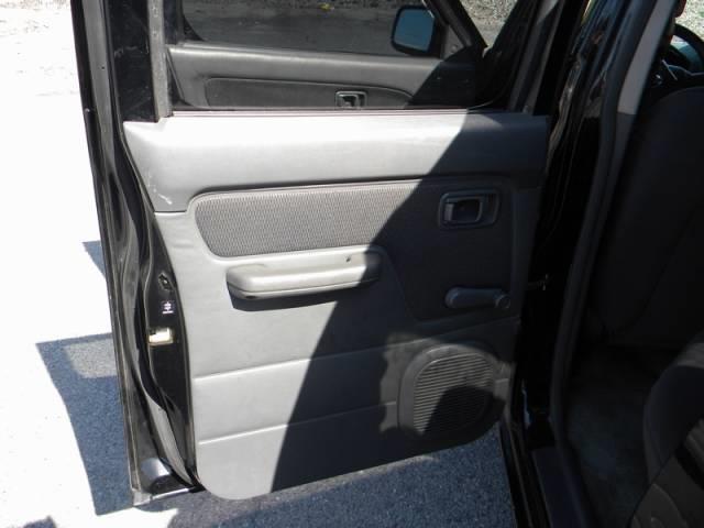 Nissan Frontier 2004 photo 18