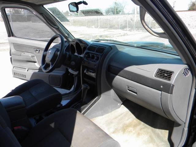 Nissan Frontier 2004 photo 2