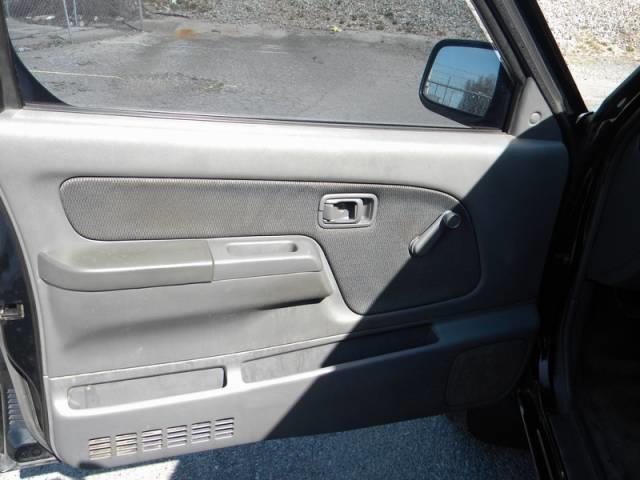 Nissan Frontier 2004 photo 28