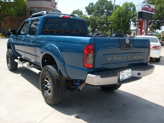 Nissan Frontier 2004 photo 1