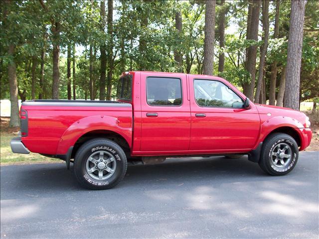 Nissan Frontier 2004 photo 2