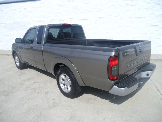 Nissan Frontier 2004 photo 2