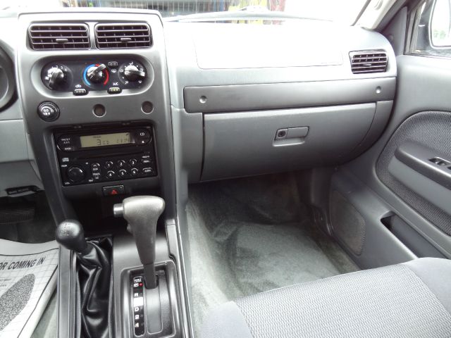 Nissan Frontier 2004 photo 13