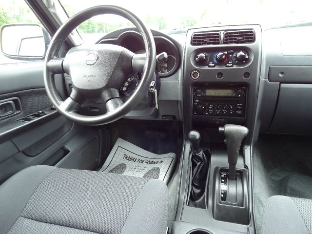 Nissan Frontier 2004 photo 19