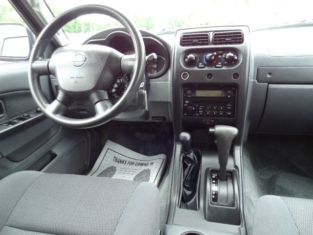 Nissan Frontier 2004 photo 3