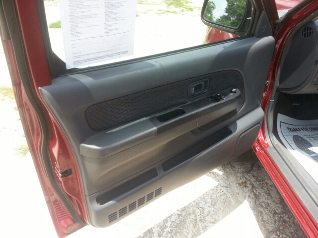 Nissan Frontier 2004 photo 3