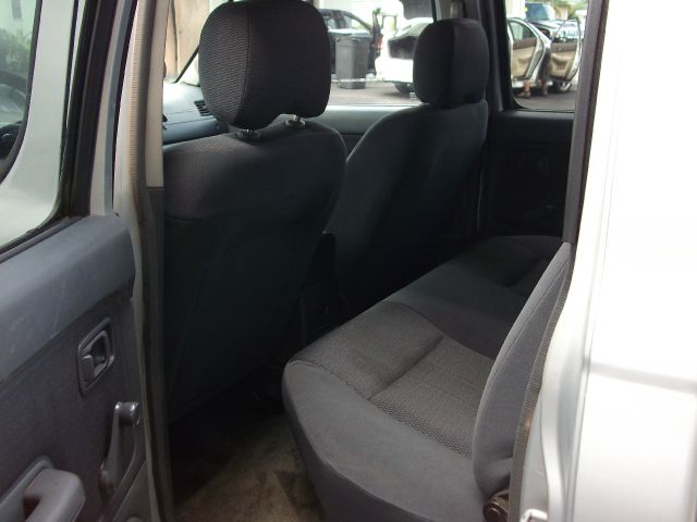 Nissan Frontier 2004 photo 3