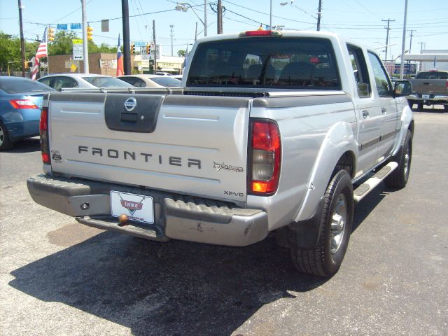 Nissan Frontier 2004 photo 2