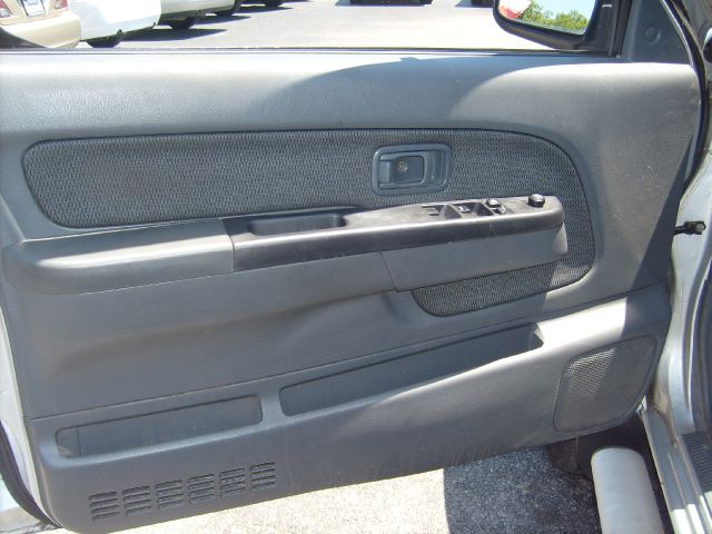 Nissan Frontier 2004 photo 36