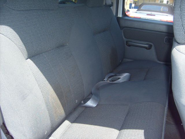 Nissan Frontier 2004 photo 8