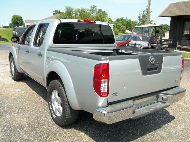 Nissan Frontier 2005 photo 2