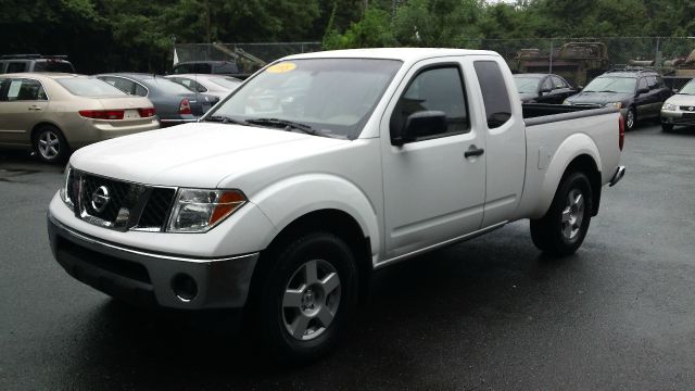 Nissan Frontier 2005 photo 2