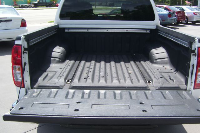 Nissan Frontier 2005 photo 3