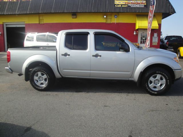 Nissan Frontier 2005 photo 2