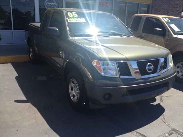 Nissan Frontier 2005 photo 2