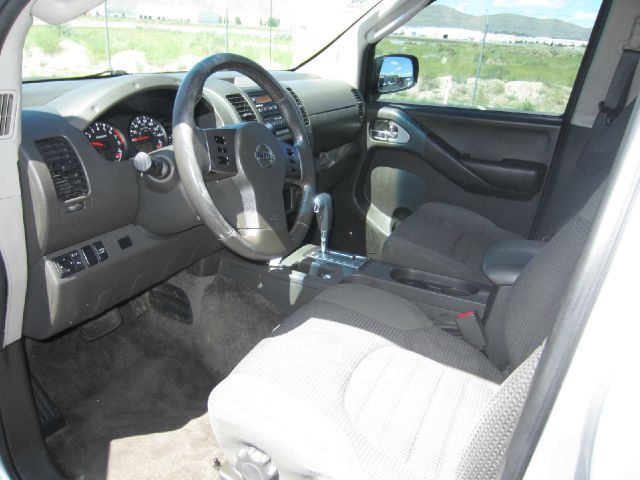 Nissan Frontier 2005 photo 2