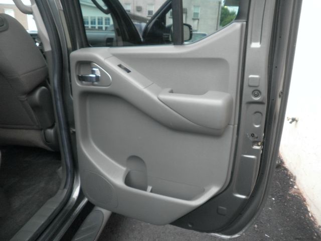 Nissan Frontier 2005 photo 16