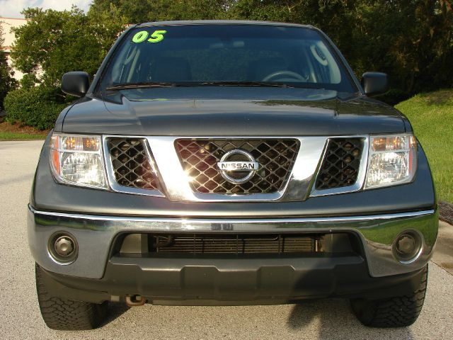 Nissan Frontier 2005 photo 2