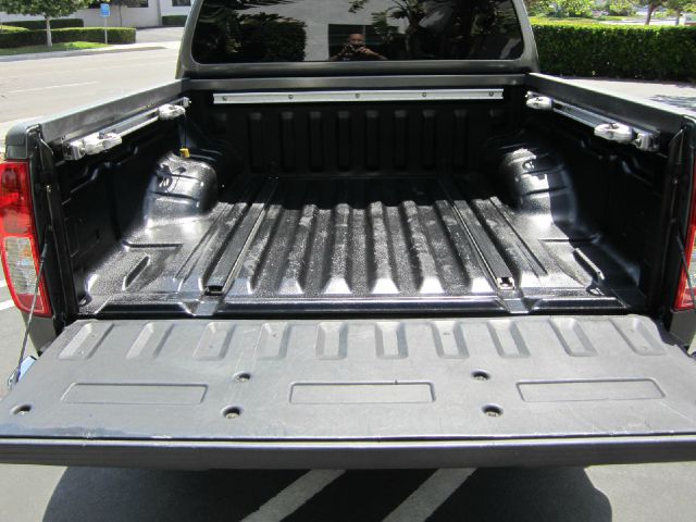 Nissan Frontier 2005 photo 1