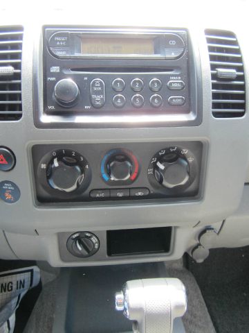 Nissan Frontier 2005 photo 12