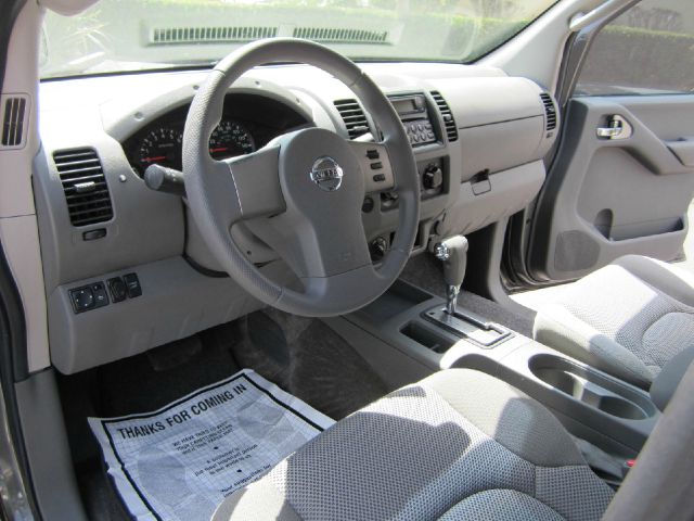 Nissan Frontier 2005 photo 2